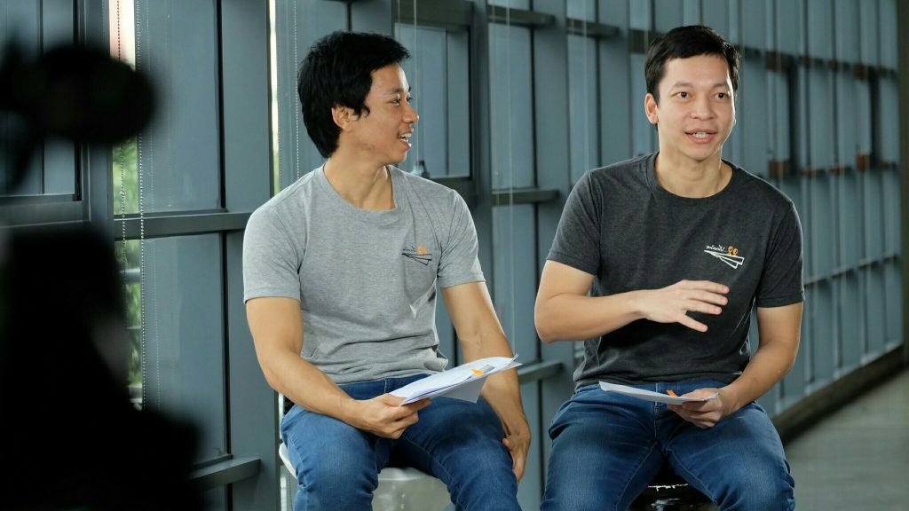 พิศาล แสงจันทร์ และทายาท เดชเสถียร