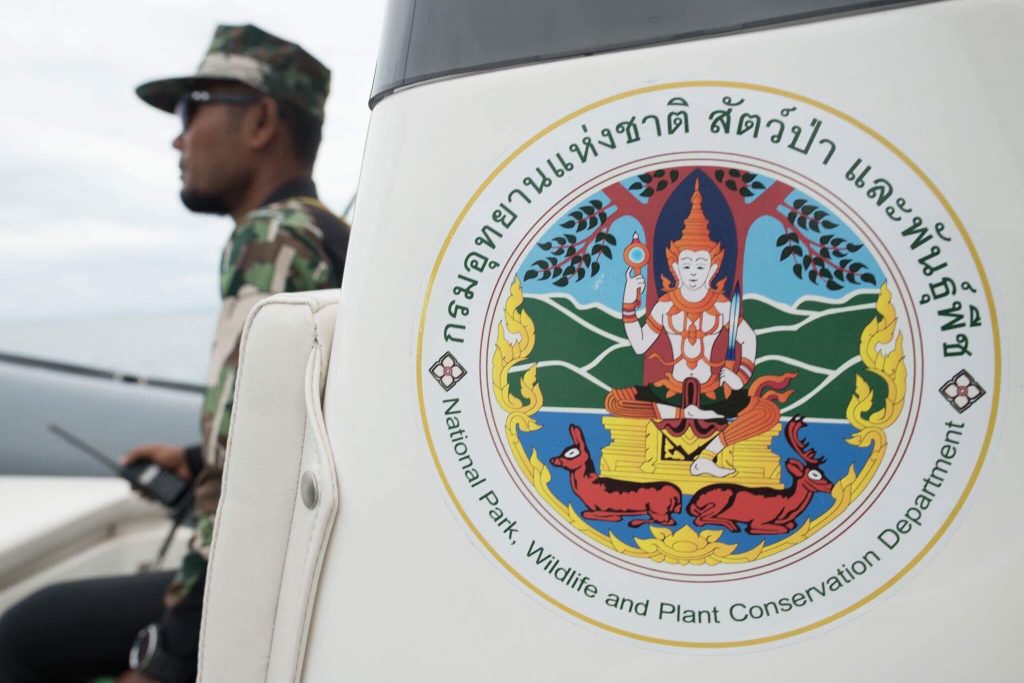 เจ้าหน้าที่, กรมอุทยานแห่งชาติ สัตว์ป่า และพันธุ์พืช