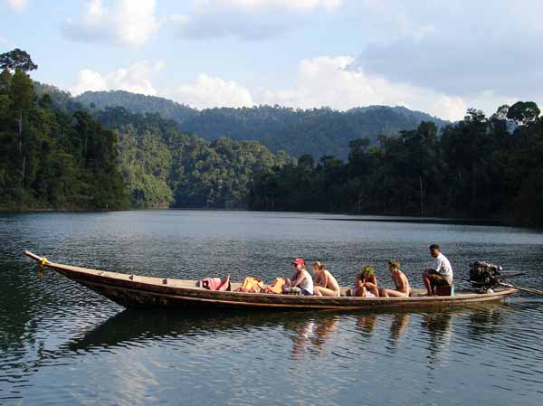 กุ้ยหลินเมืองไทย, เขื่อเชี่ยวหลาน, ล่องเรือ, ส่องสัตว์, เขื่อน