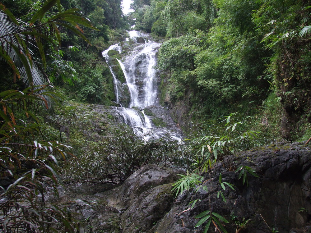 น้ำตกธารสวรรค์, เขื่อนเชี่ยวหลาน, น้ำตกในอุทยานแห่งชาติ,