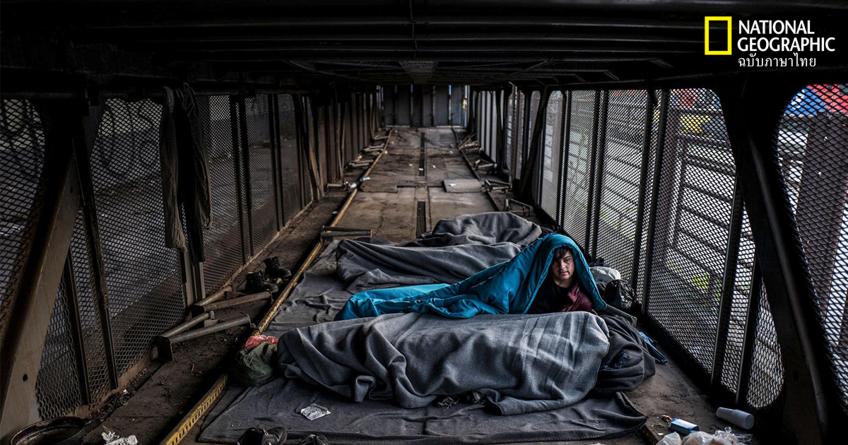 ผู้ลี้ภัยเด็กนับพันตกค้างอยู่ที่ชายแดนยุโรป