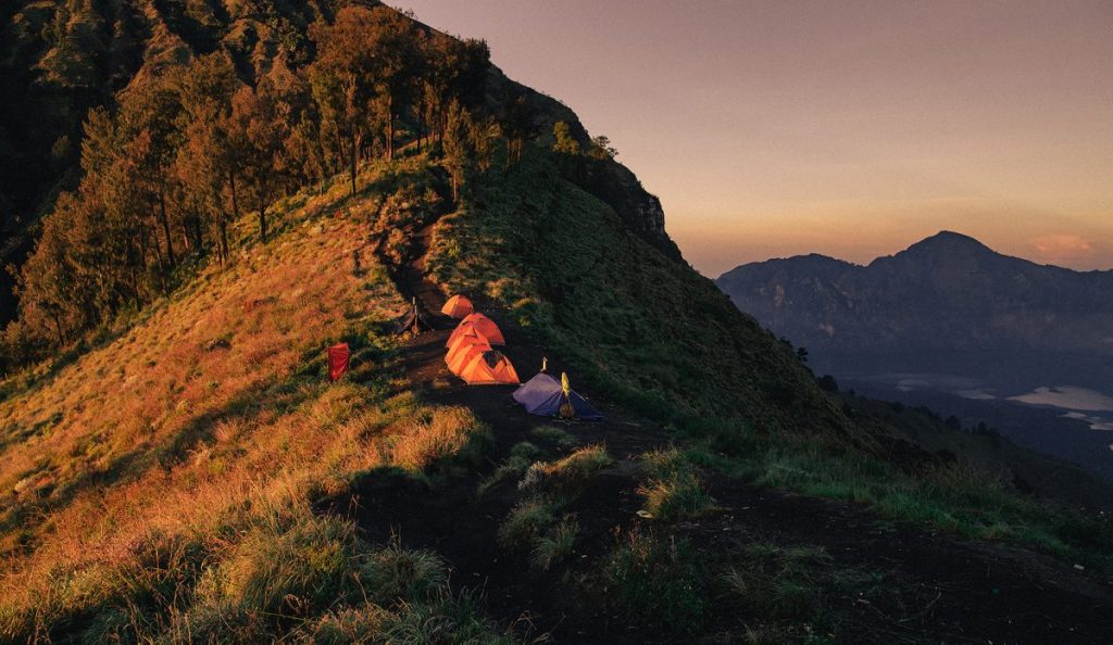 รินด์จานี, เดินป่า, ปีนเขา, ภูเขาไฟ