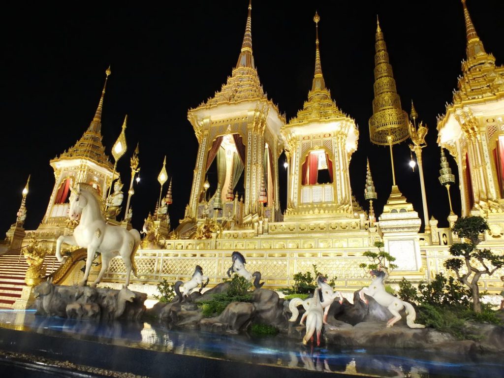 บาหลี, เที่ยวบาหลี, วัฒนธรรม, ความเชื่อ, อินโดนีเซีย, เมรุ, เมรุมาศไทย, ไทย