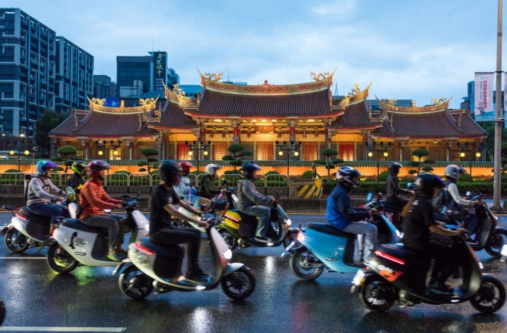 สกู๊ตเตอร์ไฟฟ้า, Gogoro, ไต้หวัน, มอเตอร์ไซต์ไฟฟ้า