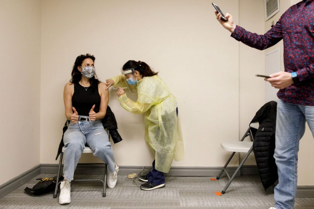 ฉีดวัคซีน, การฉีดวัคซีน, วัคซีนโควิด-19