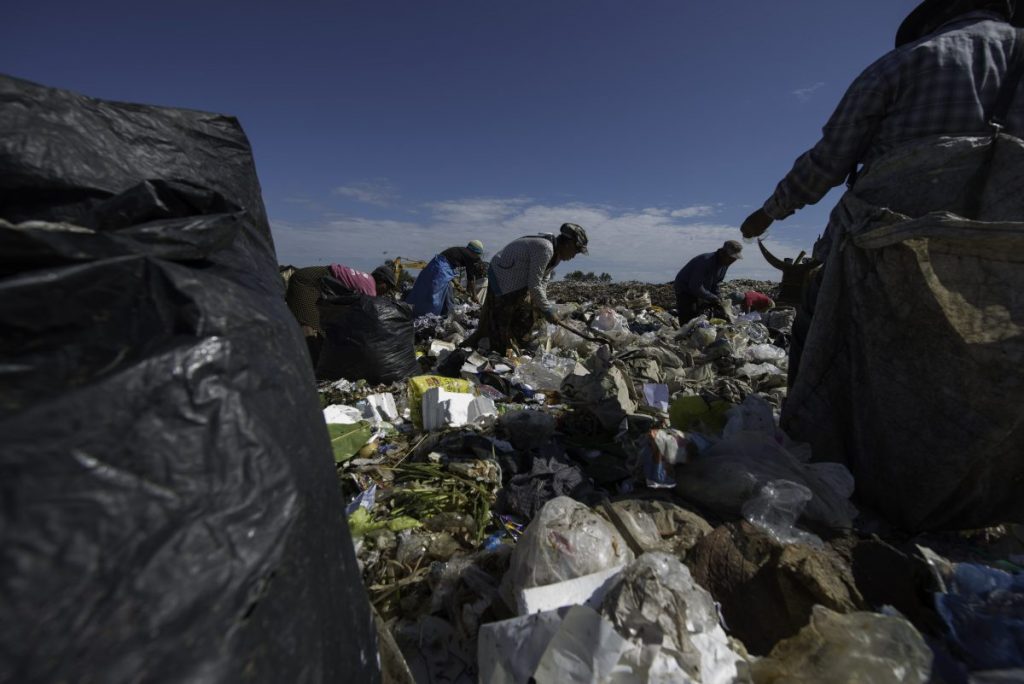 กองขยะ, แม่สอด, ตาก