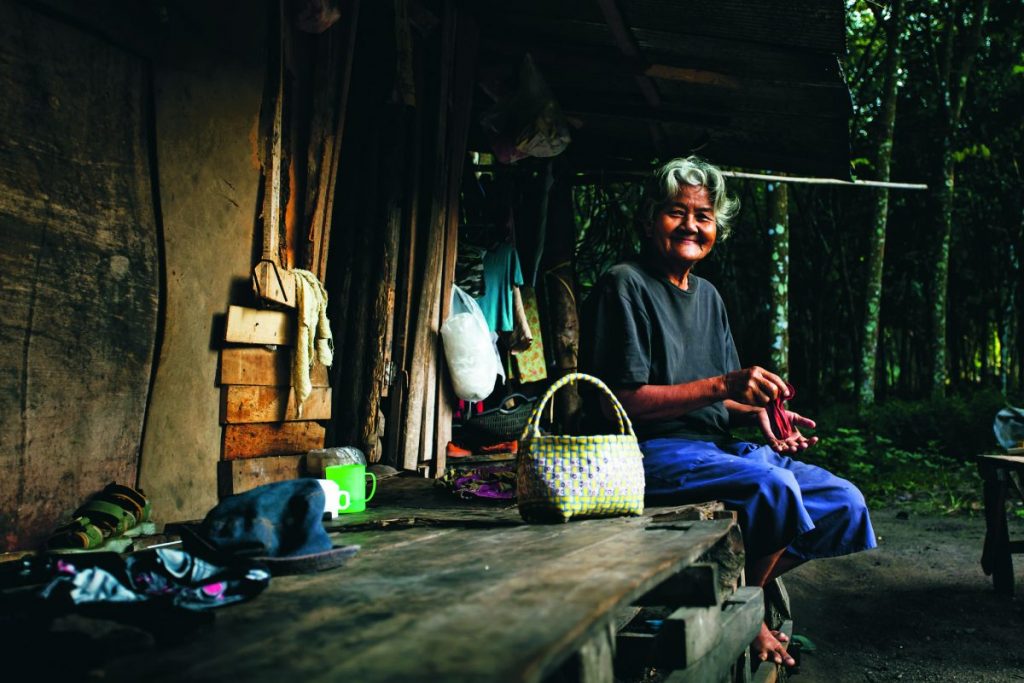 ยาย, หลุมดำ, คนแก่