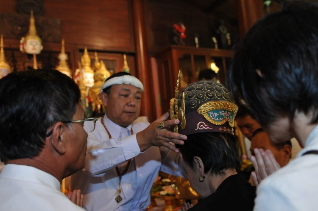 โขน, หัวโขน, ครอบครู