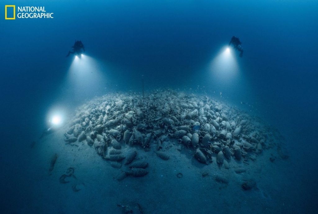 ใต้มหาสมุทร, โถสองหู, ซากเรืออับปาง