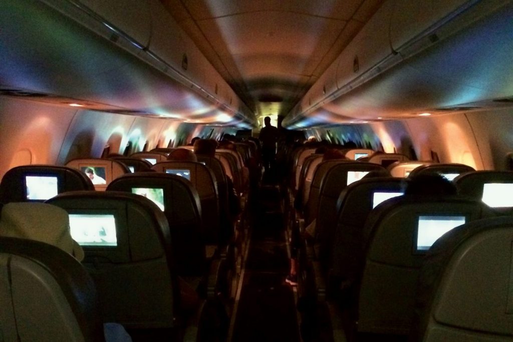 เที่ยวรอบโลก, ห้องโดยสารเครื่องบิน, เครื่องบิน