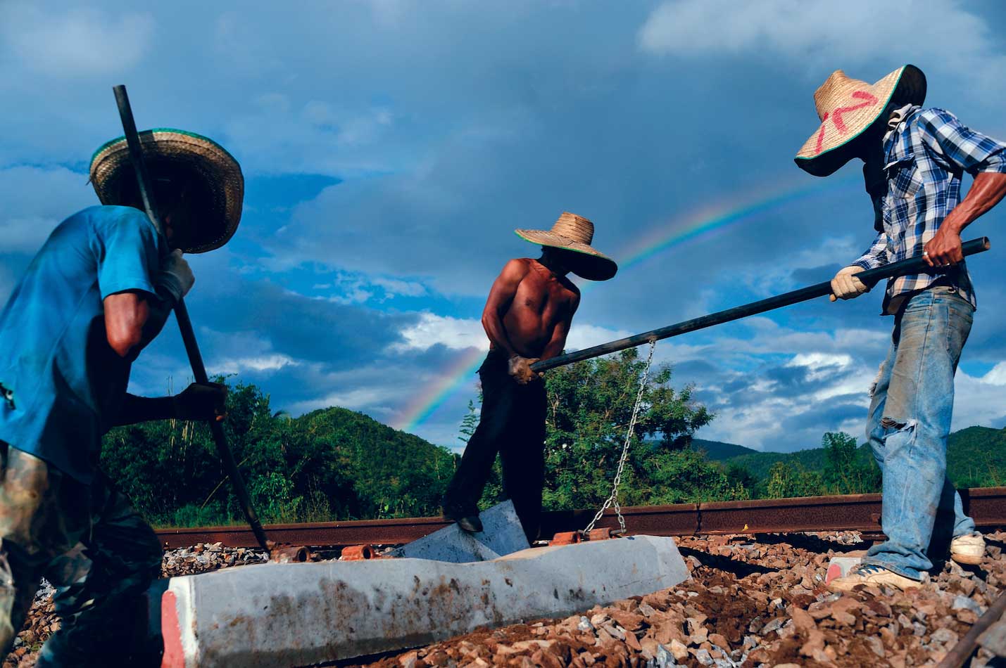 รถไฟ, รถไฟไทย, แรงงาน, ไม้หมอน, ไม้หมอนรถไฟ