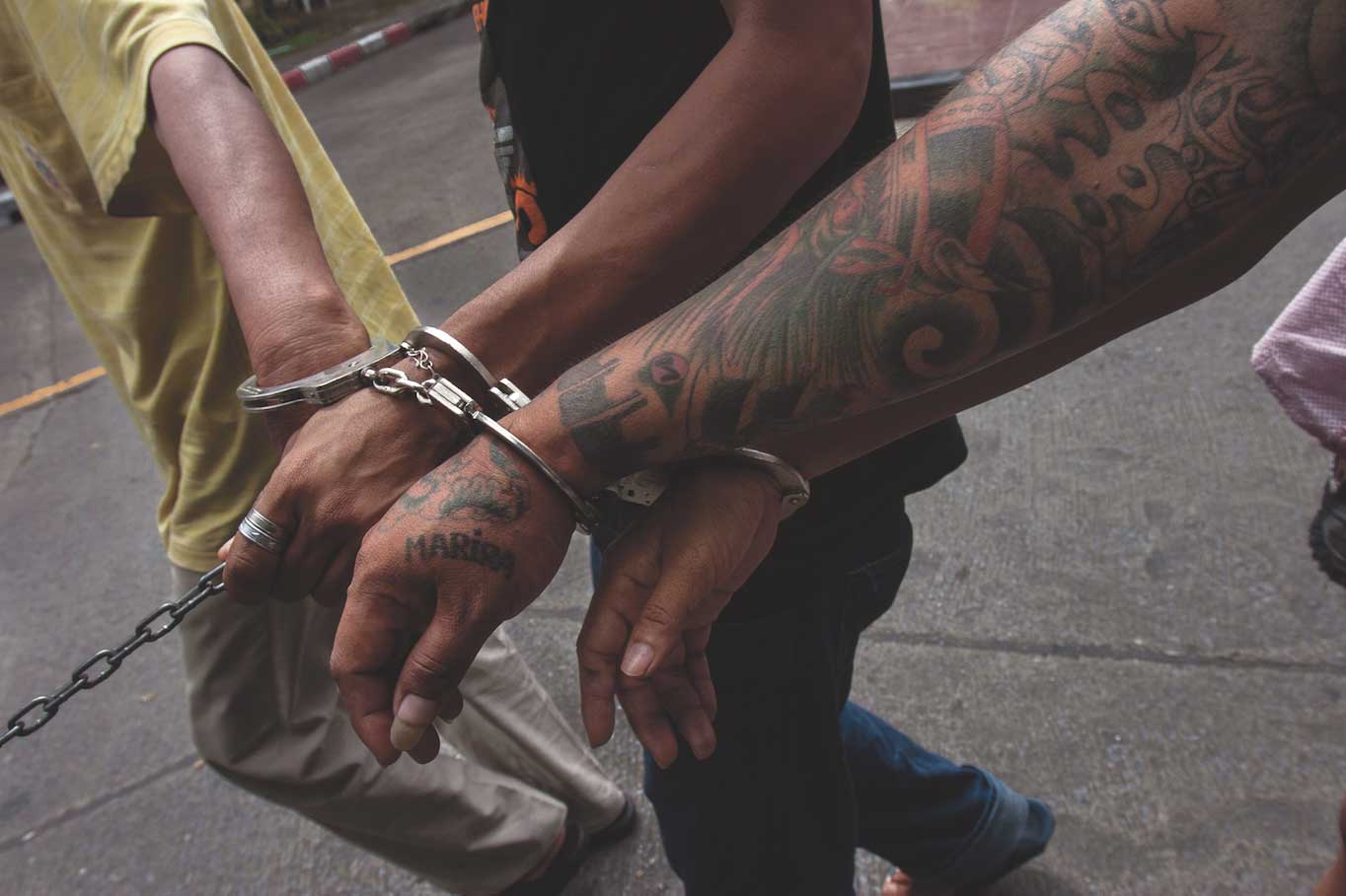 ผู้ต้องหา, ยาเสพติด, สงครามยาเสพติด, กุญแจมือ