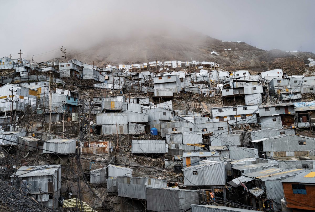 กระท่อมสังกะสี, สังกะสี