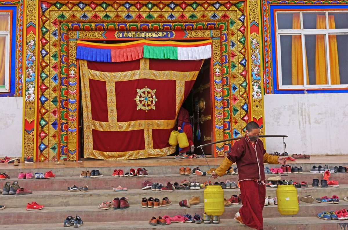 ยาร์เซนการ์, ลารุงการ์, เณร, พระทิเบต