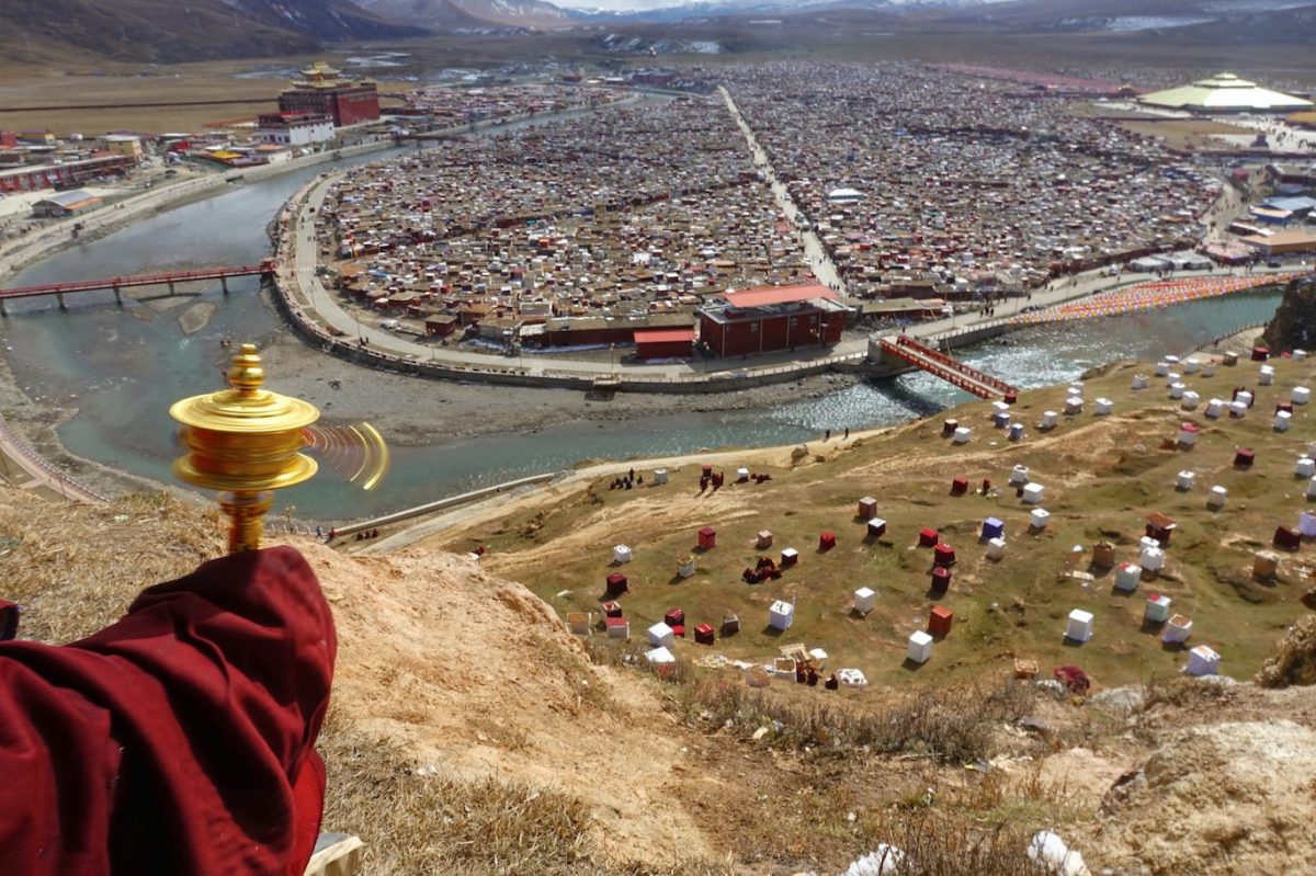 ลารุงการ์, ยาร์เซนการ์, ทิเบต, พระทิเบต