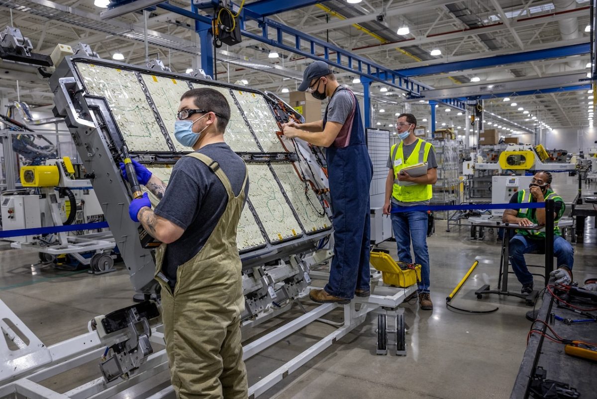 รถยนต์ไฟฟ้า, โรงงาน