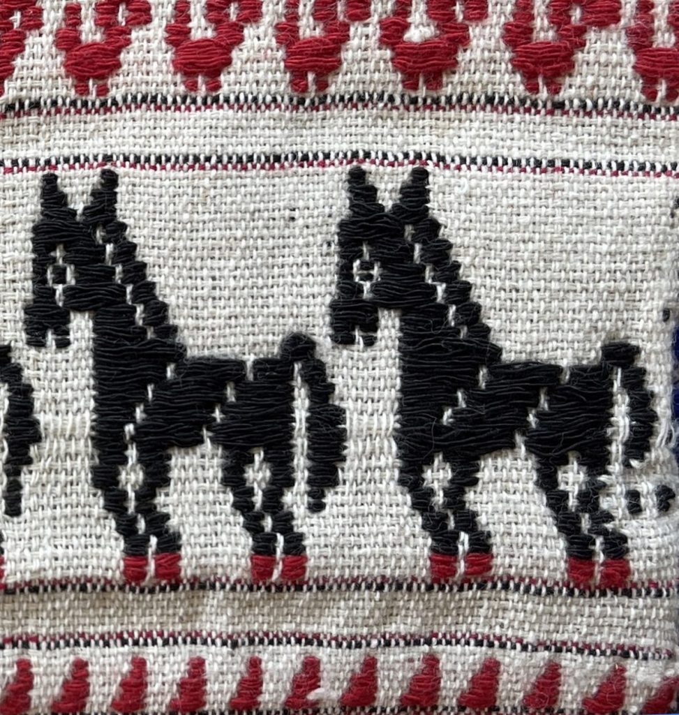 ผ้าปักลายไทลื้อ