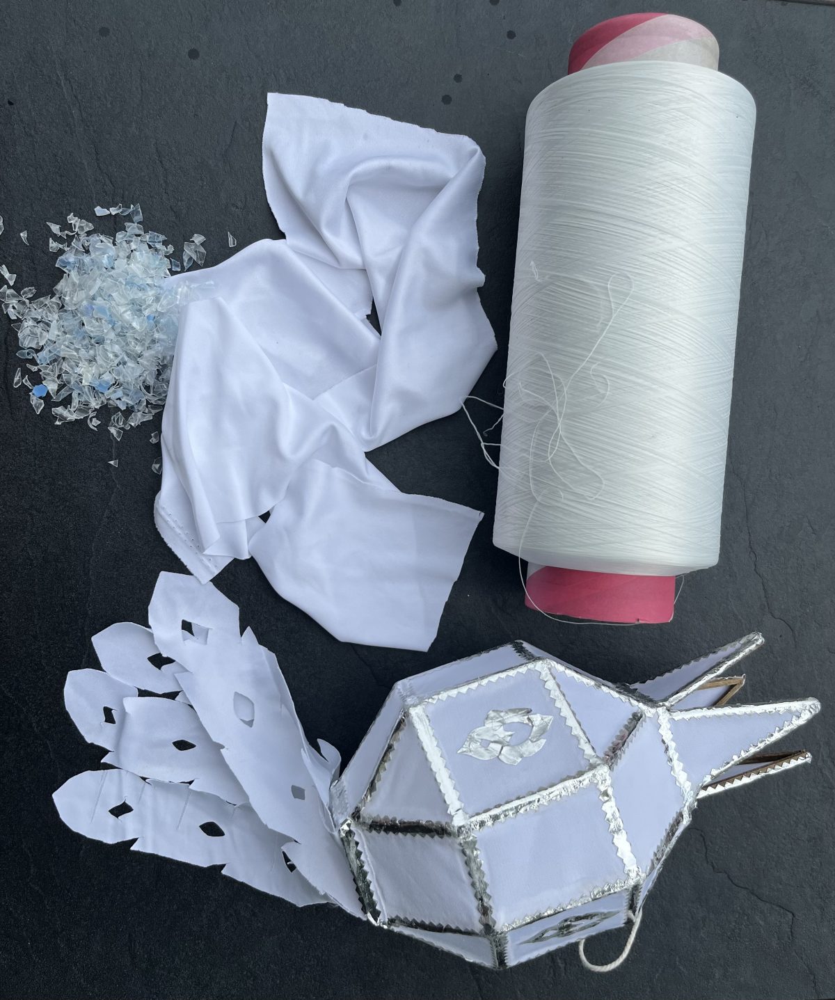 พลาสติก รีไซเคิล เส้นใย ผ้า โคมไฟ