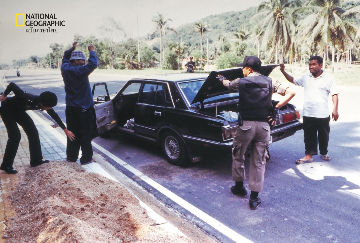 ตำรวจ ถนน รถยนต์ นราธิวาส