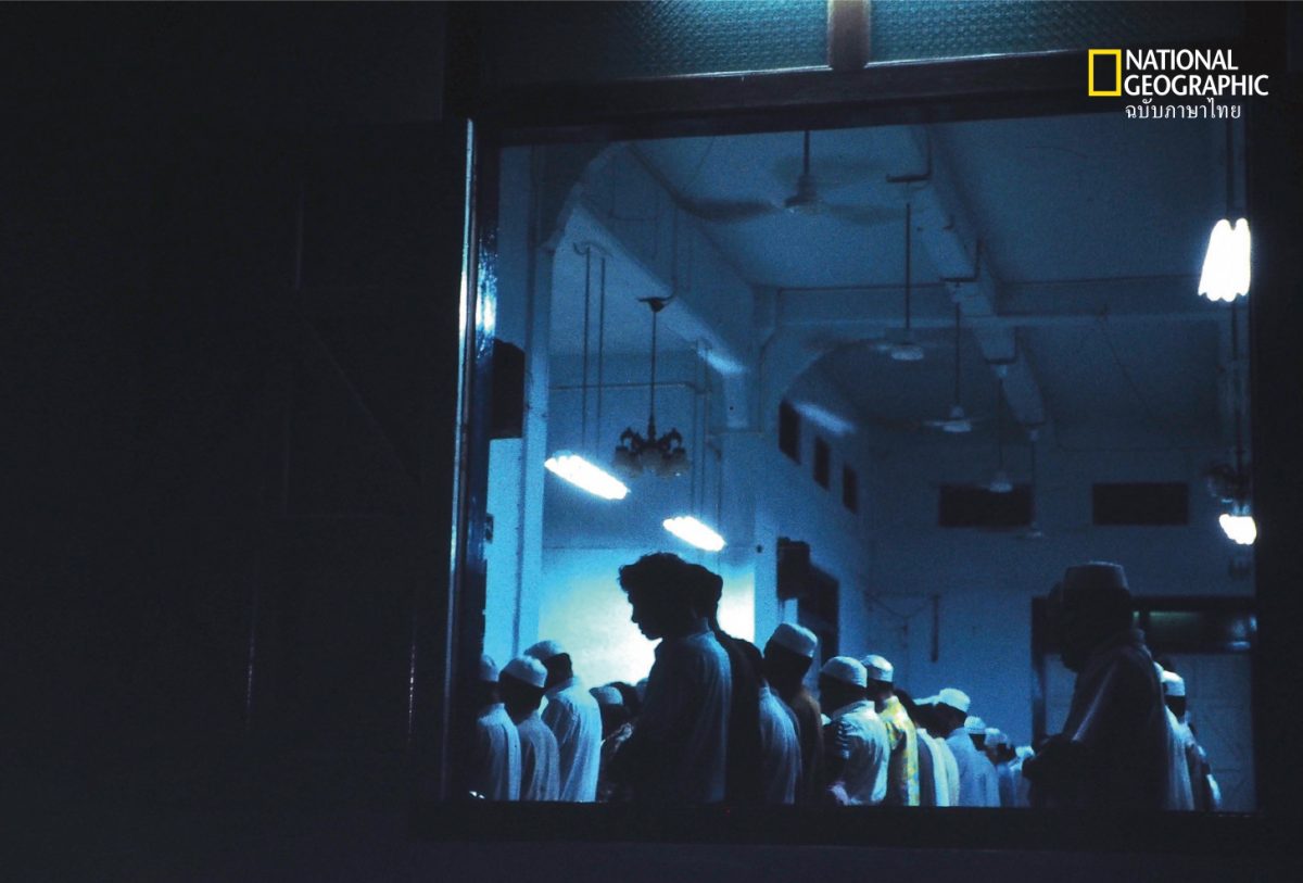 ผู้คน ละหมาด มัสยิด นราธิวาส