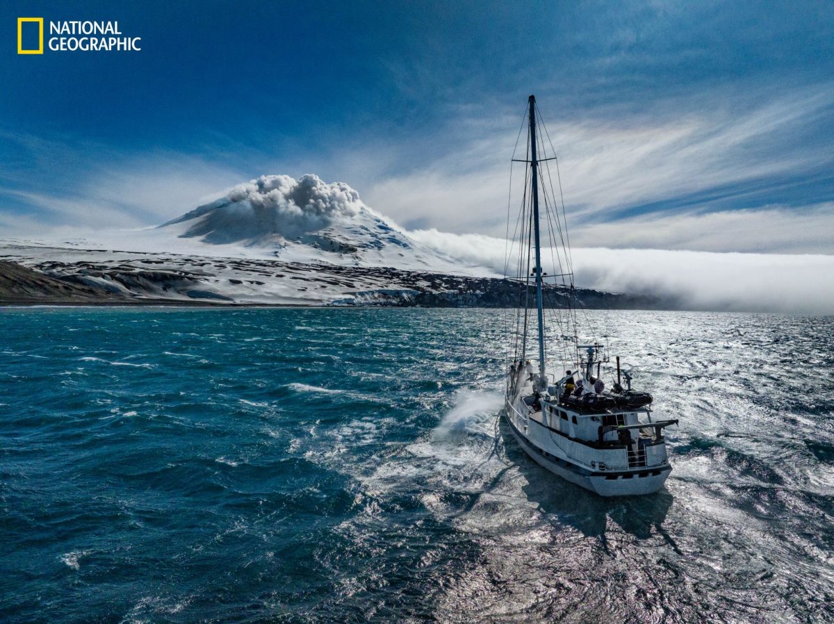 ทะเลสาบลาวา, ภูเขาไฟ
