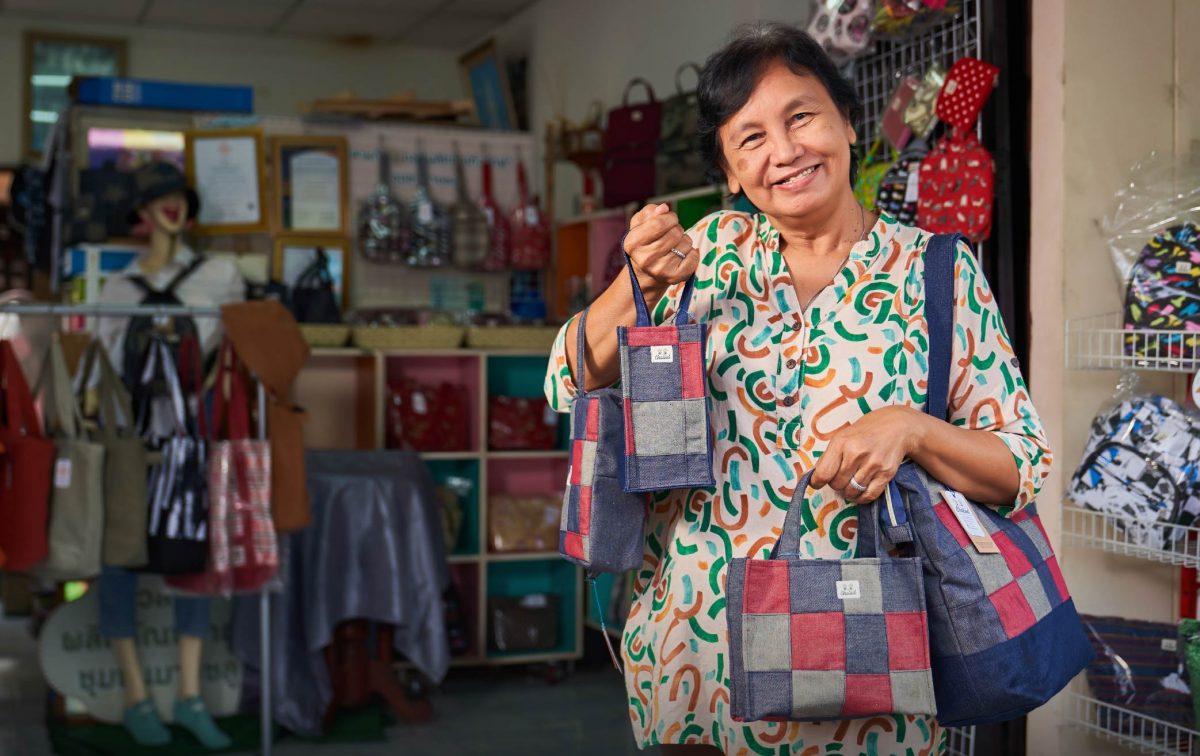 สัมผัสงานที่ทำด้วยใจอาชีพยั่งยืนชุมชนอยู่รอด วิสาหกิจกระเป๋าผ้ามาบชลูด