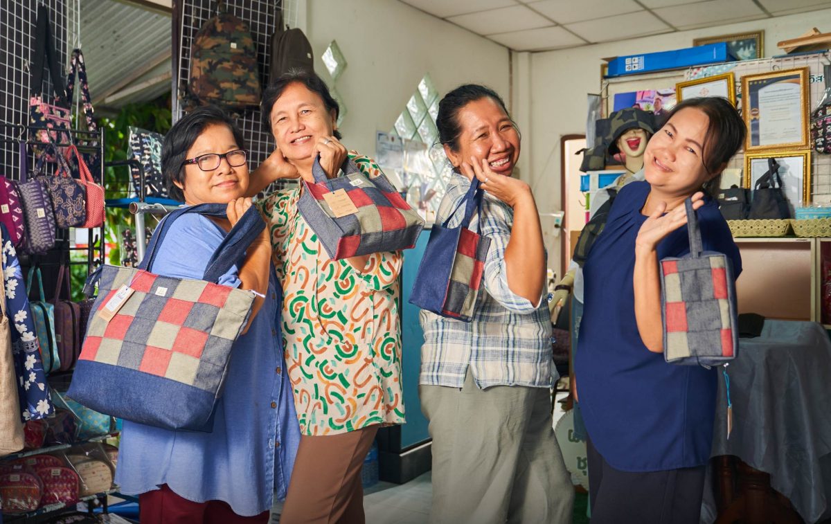 สัมผัสงานที่ทำด้วยใจอาชีพยั่งยืนชุมชนอยู่รอด วิสาหกิจกระเป๋าผ้ามาบชลูด
